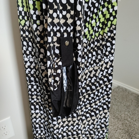 Dress - Picture 4 of 4